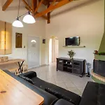 Spedion - Near To Sea With Heated Swimming Pool בית נופש