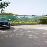 בית נופש Spedion - Near To Sea With Heated Swimming Pool גיתיו