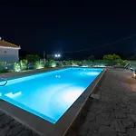 Feriehus Spedion - Near To Sea With Heated Swimming Pool Gythio