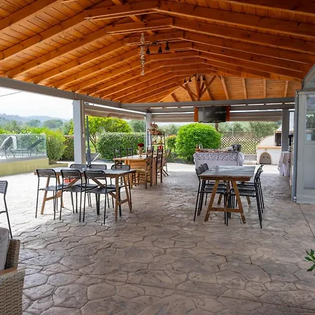 Spedion - Near To Sea With Heated Swimming Pool Hébergement de vacances
