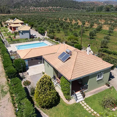 בית נופש Spedion - Near To Sea With Heated Swimming Pool