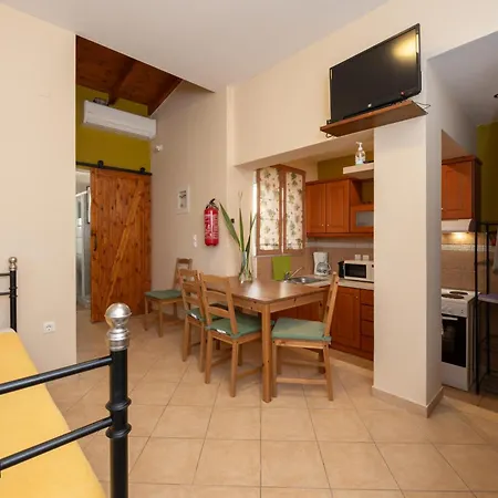 Spedion - Near To Sea With Heated Swimming Pool Gythio