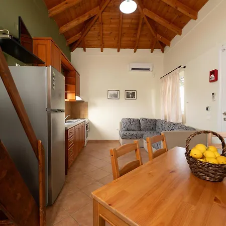 Hébergement de vacances Spedion - Near To Sea With Heated Swimming Pool
