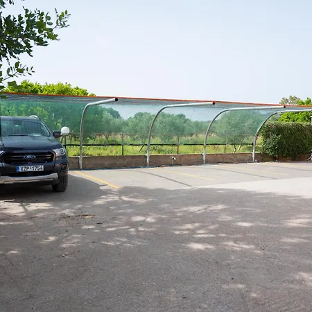 בית נופש Spedion - Near To Sea With Heated Swimming Pool גיתיו