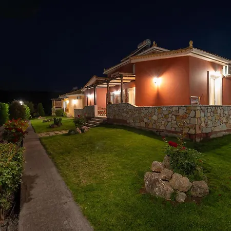 Hébergement de vacances Spedion - Near To Sea With Heated Swimming Pool