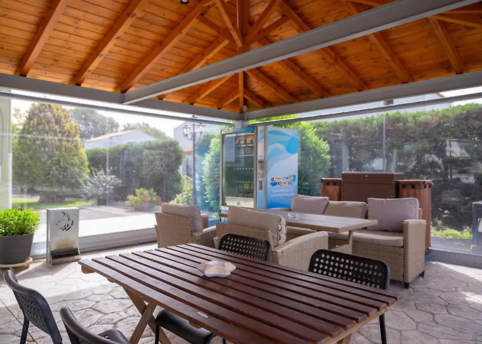 Hébergement de vacances Spedion - Near To Sea With Heated Swimming Pool *