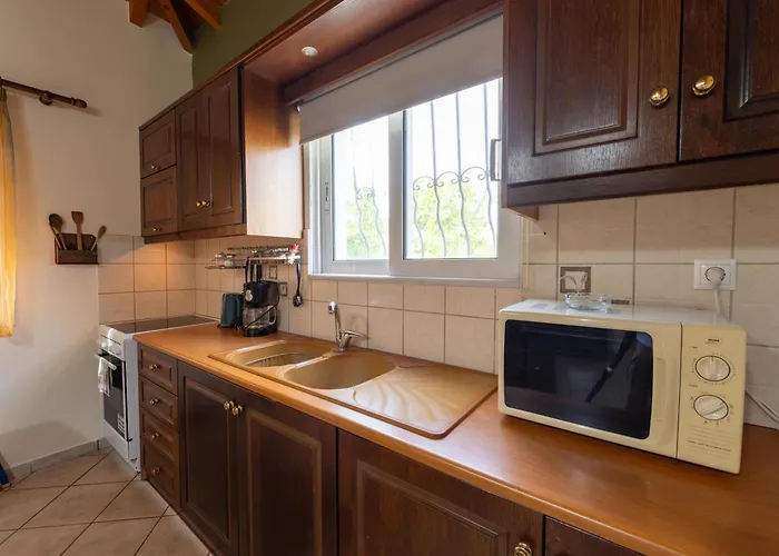 בית נופש Spedion - Near To Sea With Heated Swimming Pool גיתיו