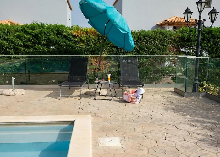 Spedion - Near To Sea With Heated Swimming Pool גיתיו