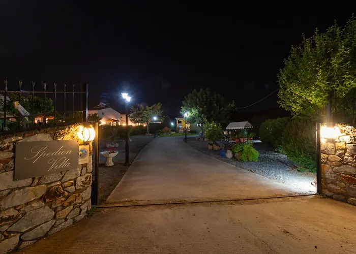 Vakantiehuis Spedion - Near To Sea With Heated Swimming Pool