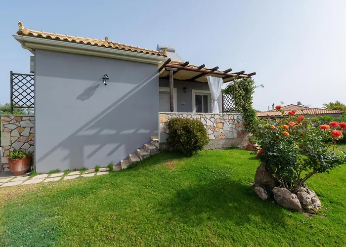 Spedion - Near To Sea With Heated Swimming Pool Vakantiehuis *