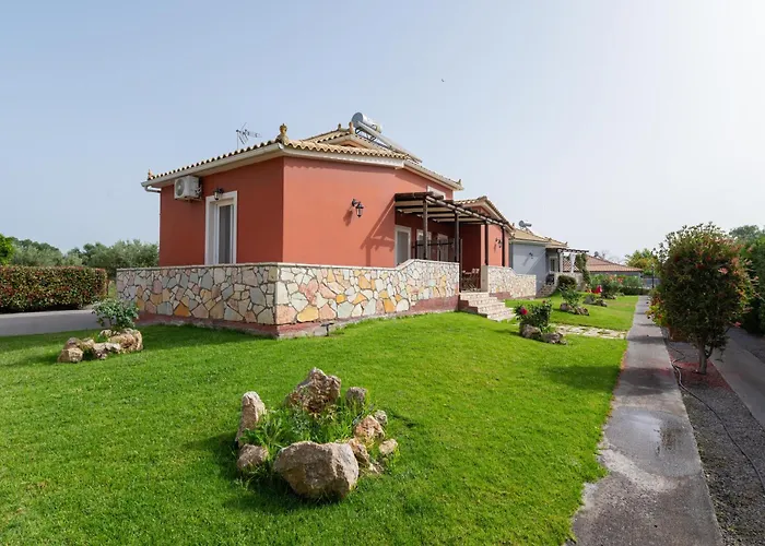 Hébergement de vacances Spedion - Near To Sea With Heated Swimming Pool