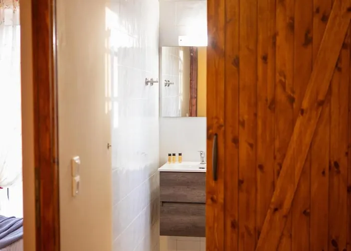 Spedion - Near To Sea With Heated Swimming Pool Hébergement de vacances