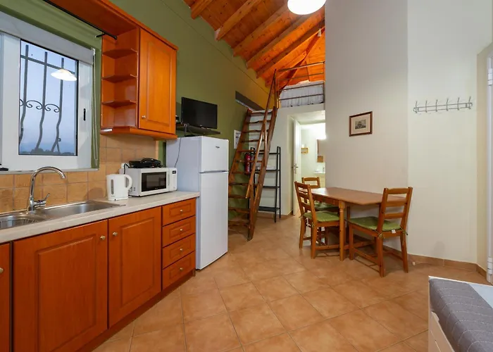 Spedion - Near To Sea With Heated Swimming Pool Hébergement de vacances