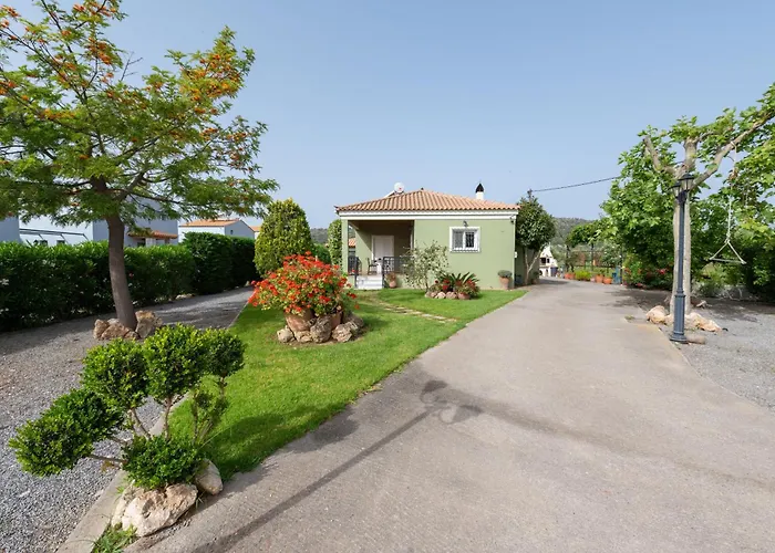 Spedion - Near To Sea With Heated Swimming Pool Vakantiehuis Gythio
