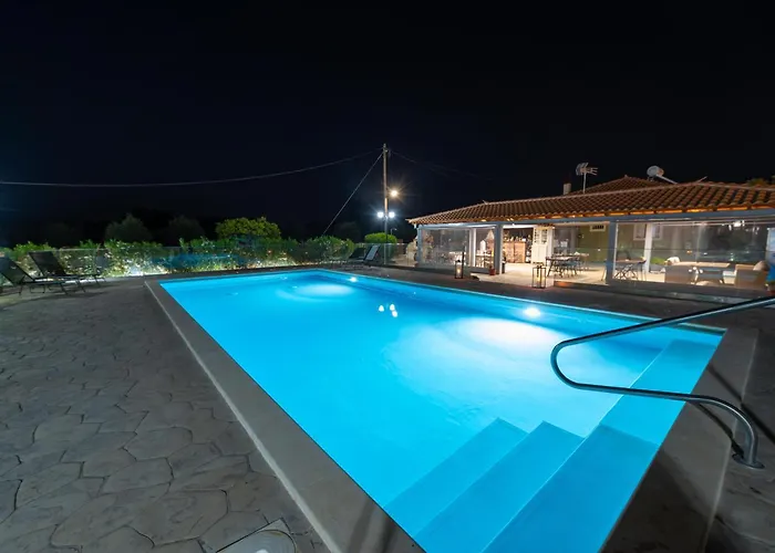 Spedion - Near To Sea With Heated Swimming Pool Vakantiehuis *